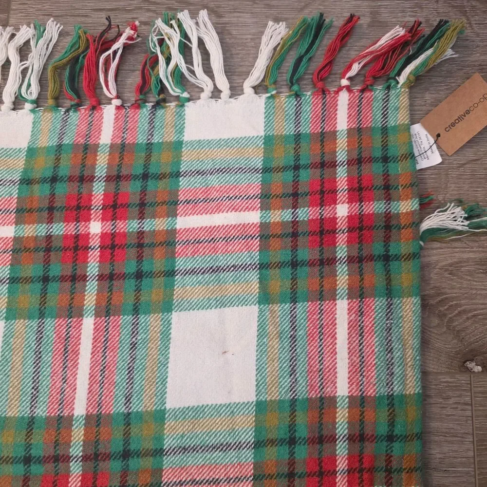 Creative Co-op 100% Cotton Christmas Plaid Fringe 90